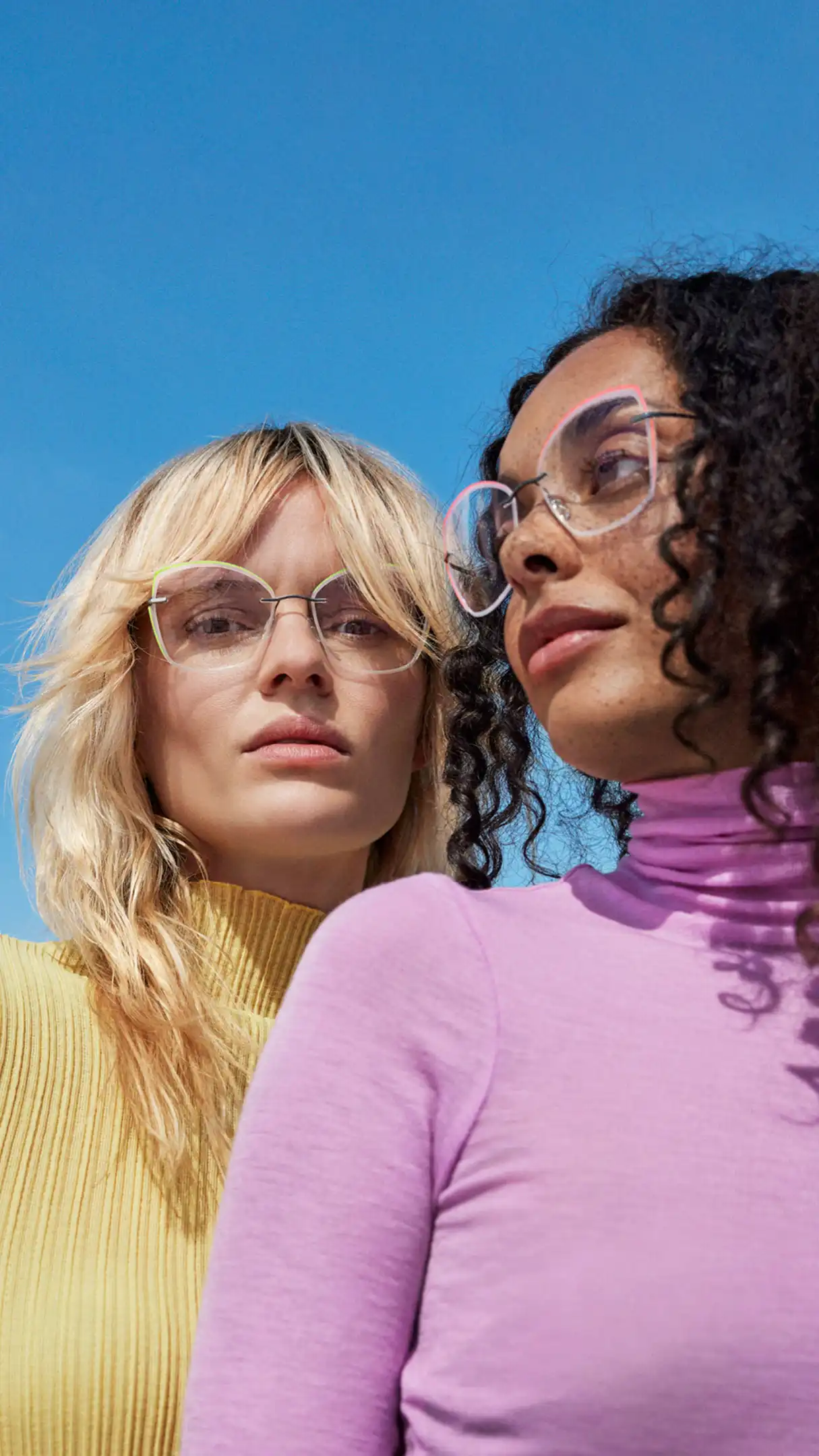 Zwei Frauen mit Silhouette Brillen